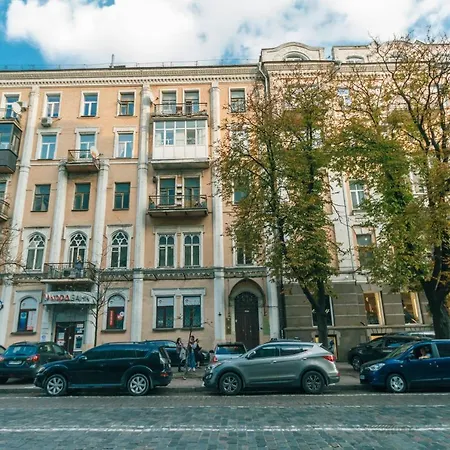 отличная рядом золотыми воротами Apartament *